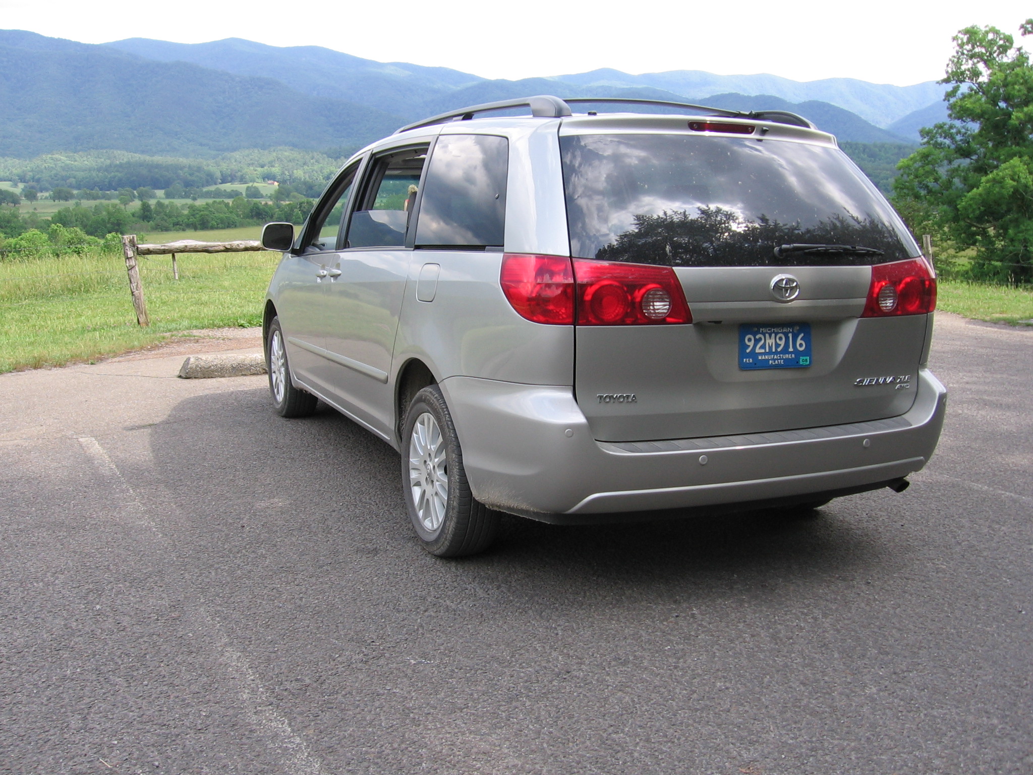 2007 Toyota Sienna - Information and photos - MOMENTcar
