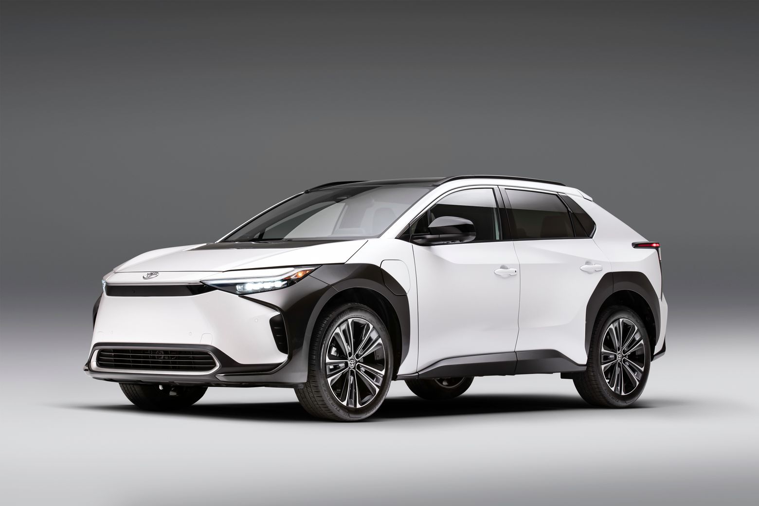 Edmunds Compares: 2023 Toyota bZ4X vs. 2023 Volkswagen ID.4 | The Seattle  Times