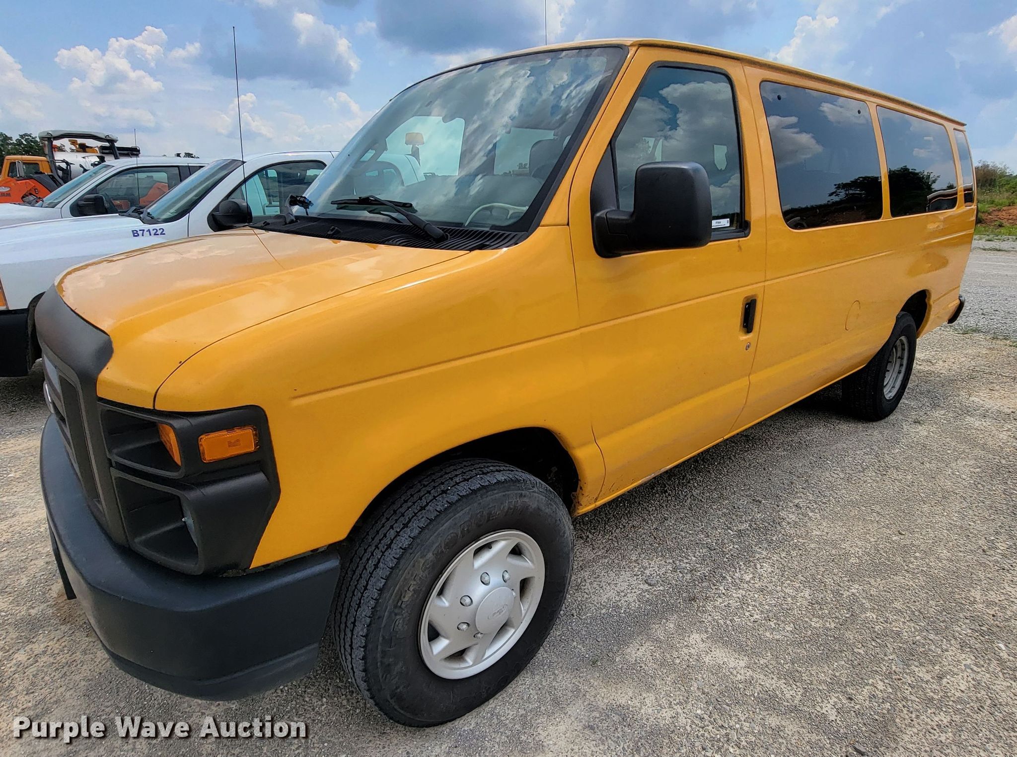 2011 Ford E350 Super Duty XL van in Willow Springs, MO | Item IF9964 sold |  Purple Wave