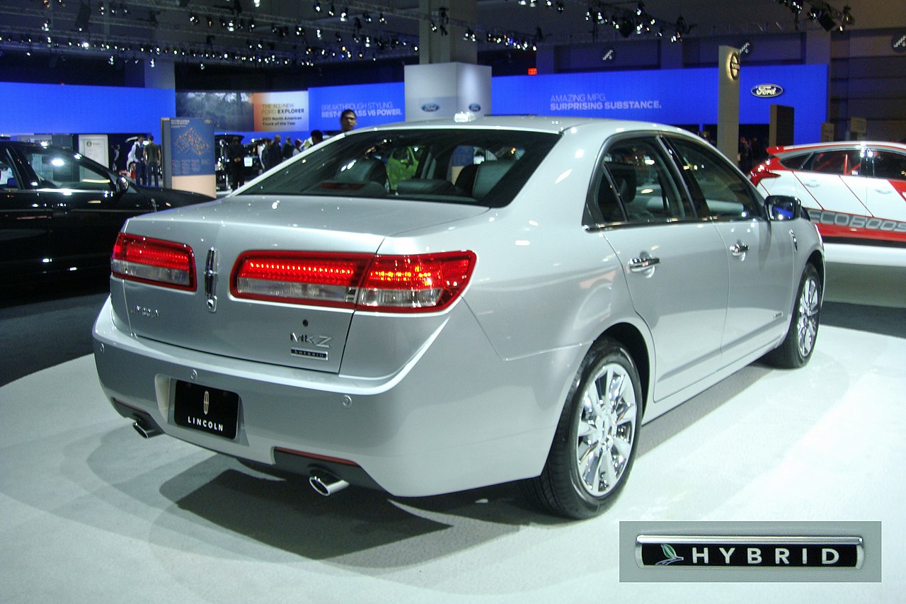File:2011 Lincoln MKZ Hybrid with badging WAS 2011 859.jpg - Wikimedia  Commons