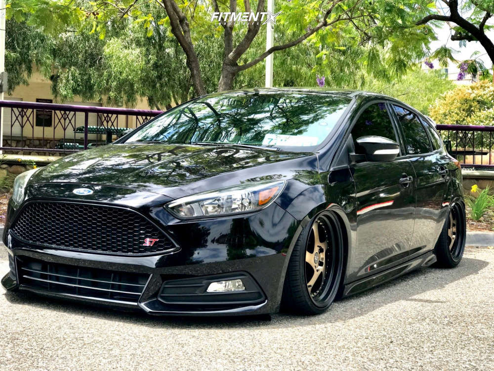 2016 Ford Focus ST with 18x8.5 JNC Jnc034 and Lionhart 215x35 on Air  Suspension | 1152093 | Fitment Industries