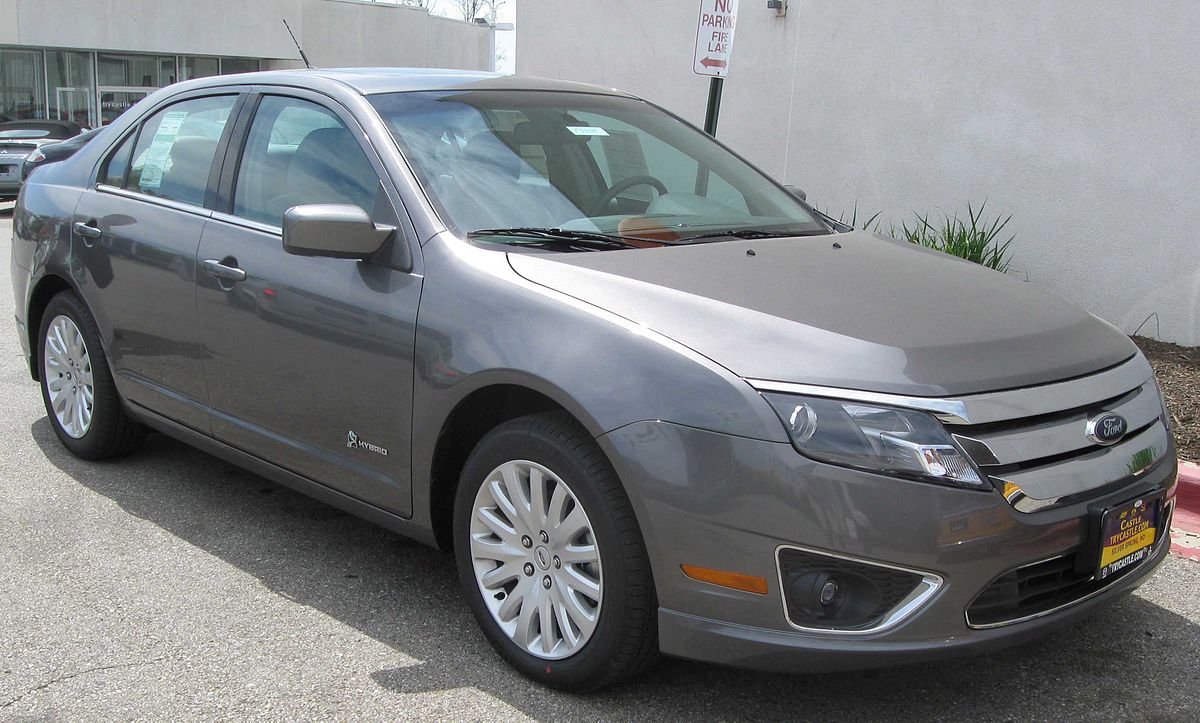 File:2010 Ford Fusion Hybrid.jpg - Wikimedia Commons