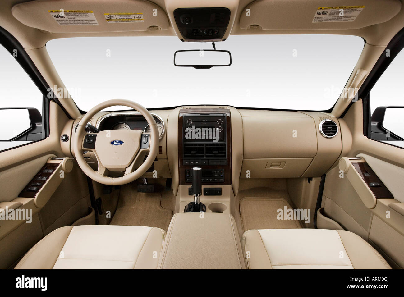 2008 Ford Explorer Limited in Red - Dashboard, center console, gear shifter  view Stock Photo - Alamy
