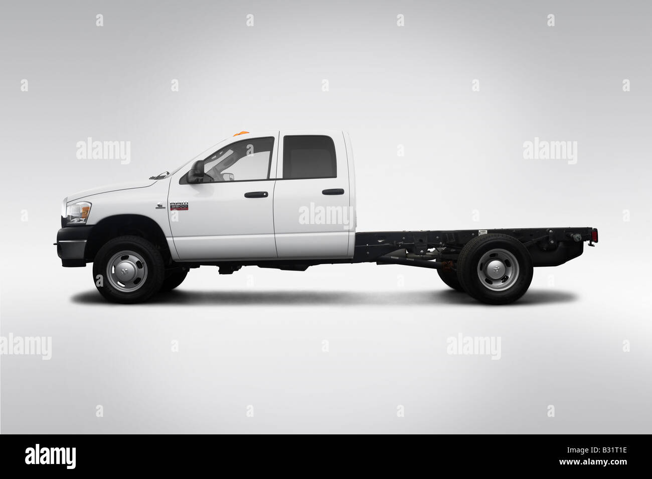 2008 Dodge Ram 3500 Chassis in White - Drivers Side Profile Stock Photo -  Alamy