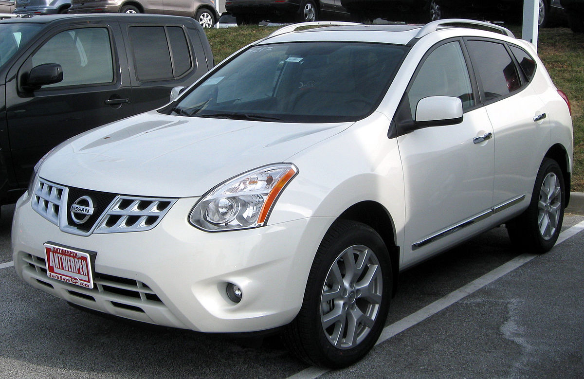 File:2011 Nissan Rogue SV -- 12-31-2010.jpg - Wikimedia Commons