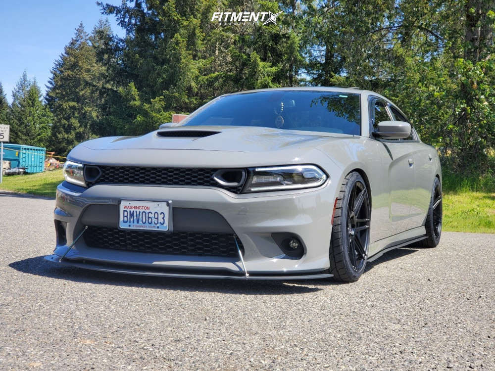 2019 Dodge Charger Scat Pack 392 with 20x10 Ferrada F8-fr6 and Nitto 275x35  on Coilovers | 1088477 | Fitment Industries