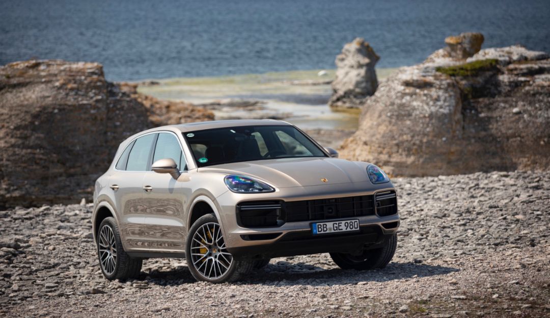 The innovative chassis systems of the Cayenne Turbo S E-Hybrid - Porsche  Newsroom