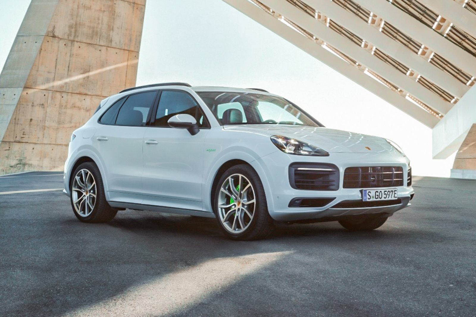 2019 Porsche Cayenne E-Hybrid Arrives With 455 Horsepower And 22-Inch  Wheels | CarBuzz
