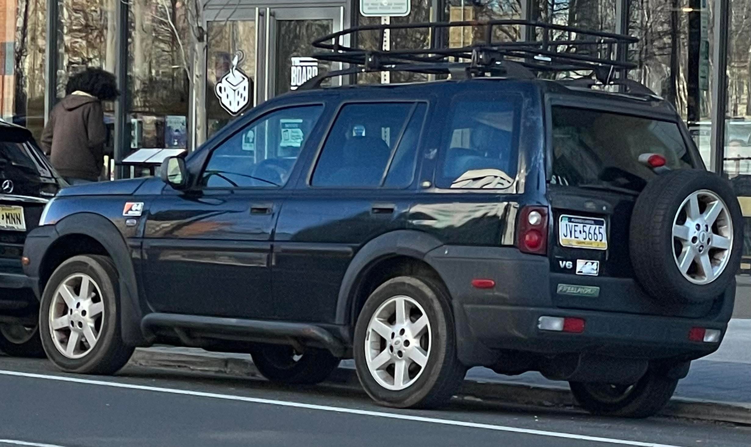 Saw this rare [2003 Land Rover Freelander] outside my campus bookstore. :  r/spotted