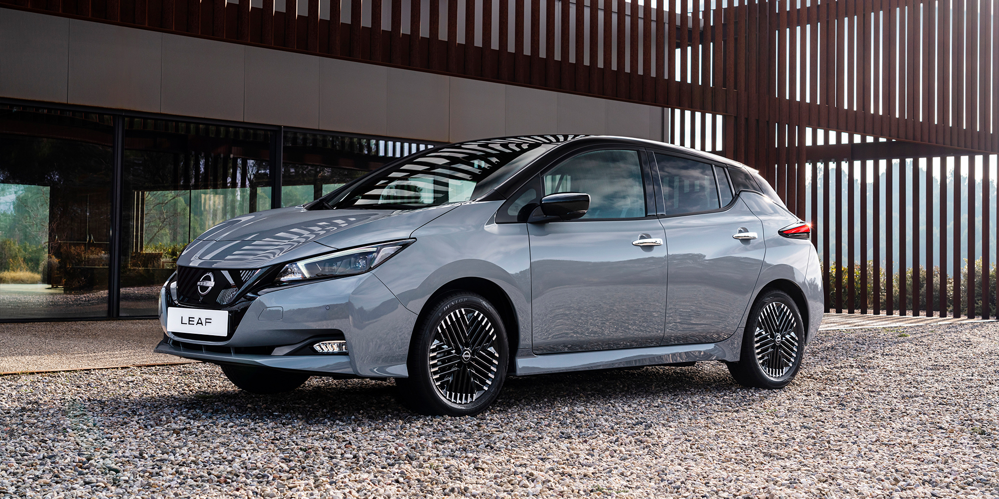 2022 Nissan LEAF gets cosmetic updates but is still clinging to  yesteryear's CHAdeMO fast charging | Electrek