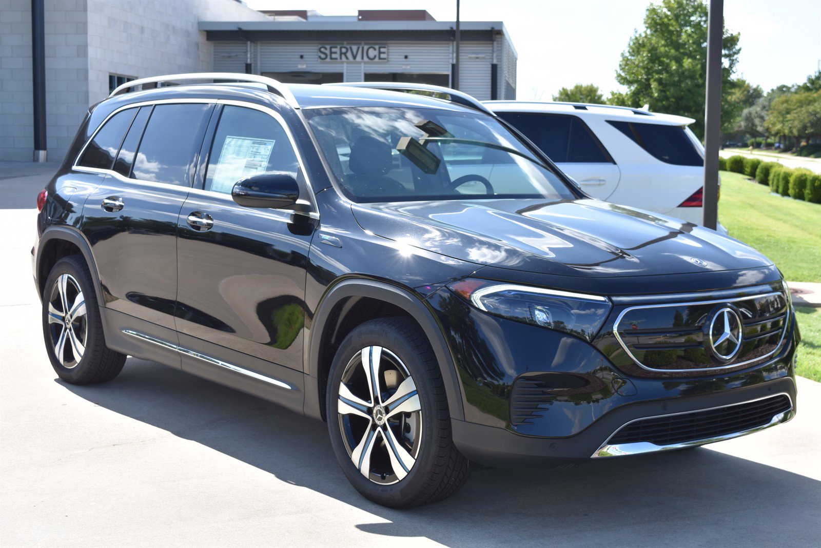 Pre-Owned 2022 Mercedes-Benz EQB EQB 300 Sport Utility in Fayetteville  #M011473 | Superior Automotive Group