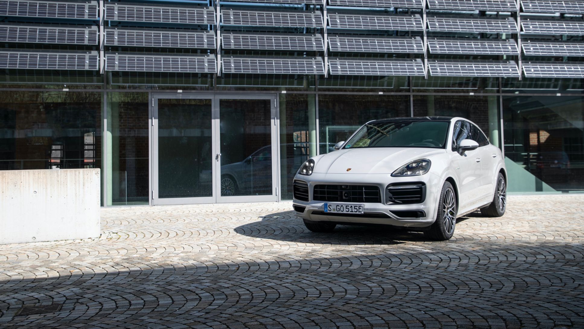 A greater electric range for the Cayenne E-Hybrid models - Porsche Newsroom
