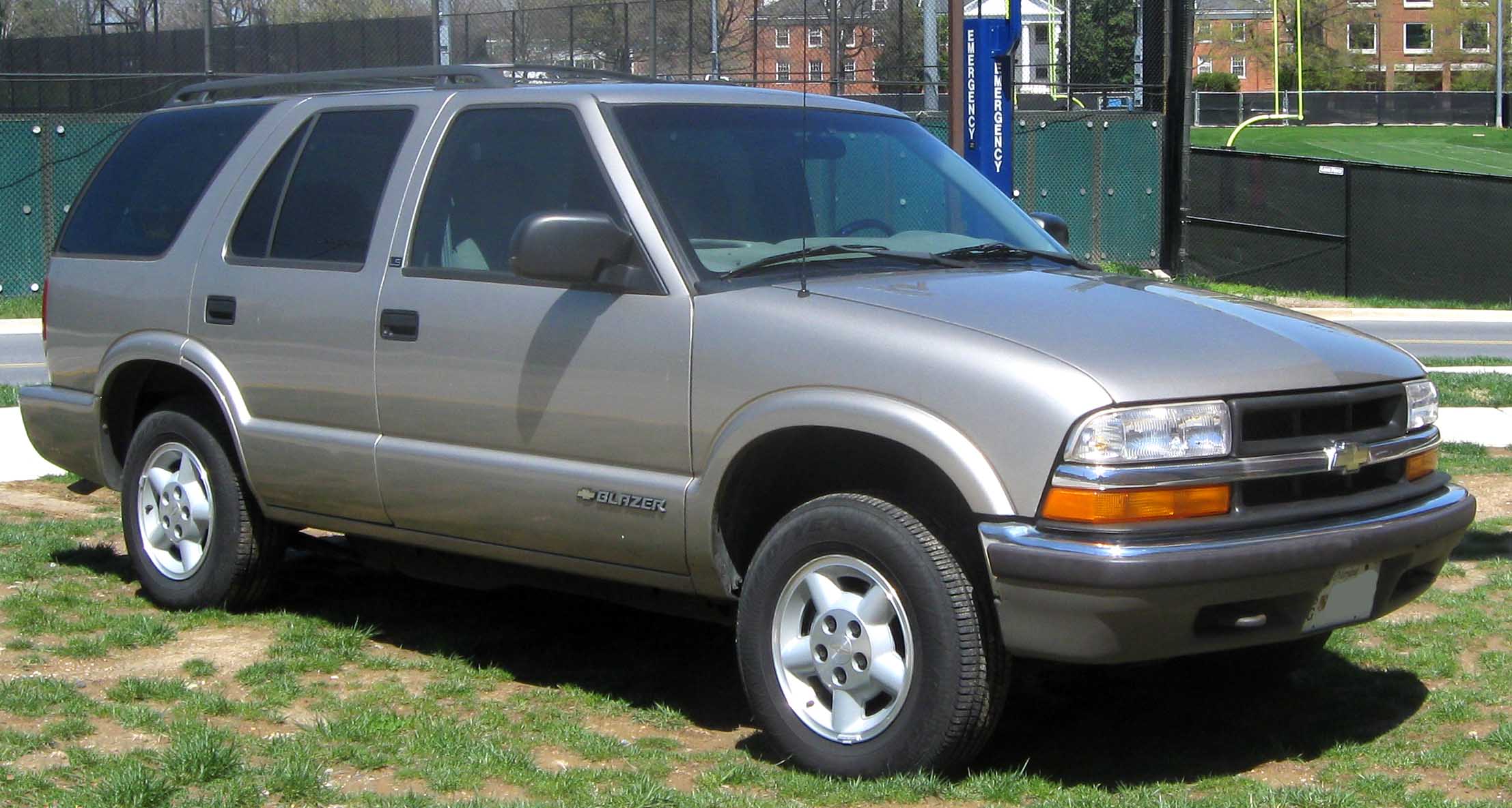 File:1998-2005 Chevrolet S-10 Blazer LS.jpg - Wikimedia Commons