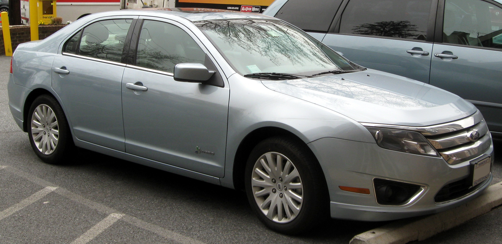 File:2010-2012 Ford Fusion Hybrid -- 03-21-2012.JPG - Wikimedia Commons