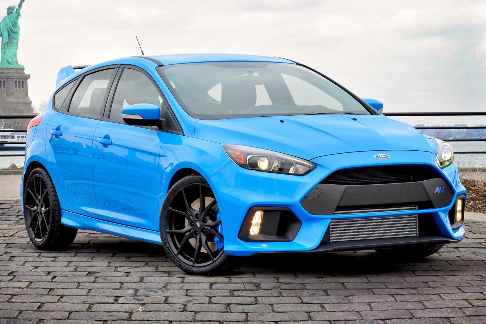 2016 Ford Focus RS Review & Ratings | Edmunds