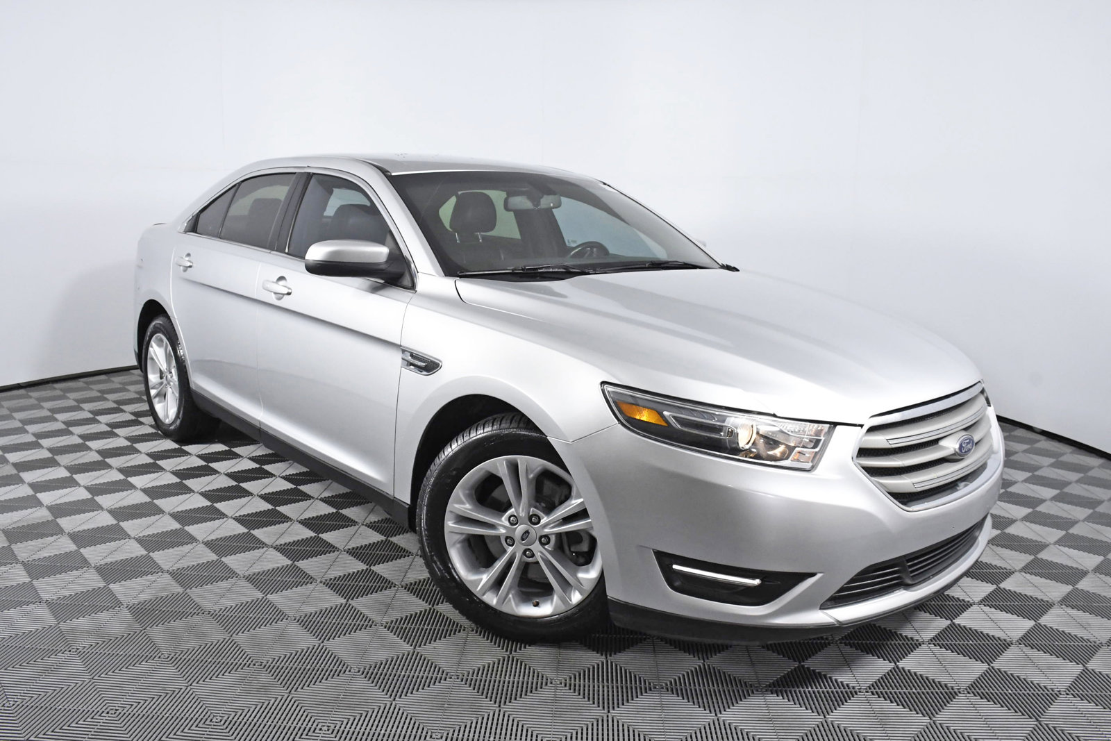 Pre-Owned 2017 Ford Taurus SEL FWD 4dr Car