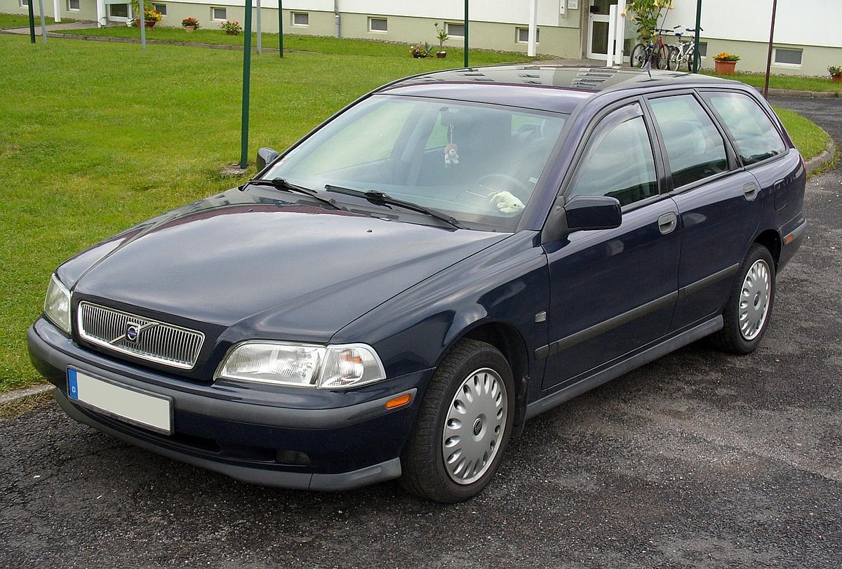 File:Volvo V40 pre-facelift.JPG - Wikimedia Commons