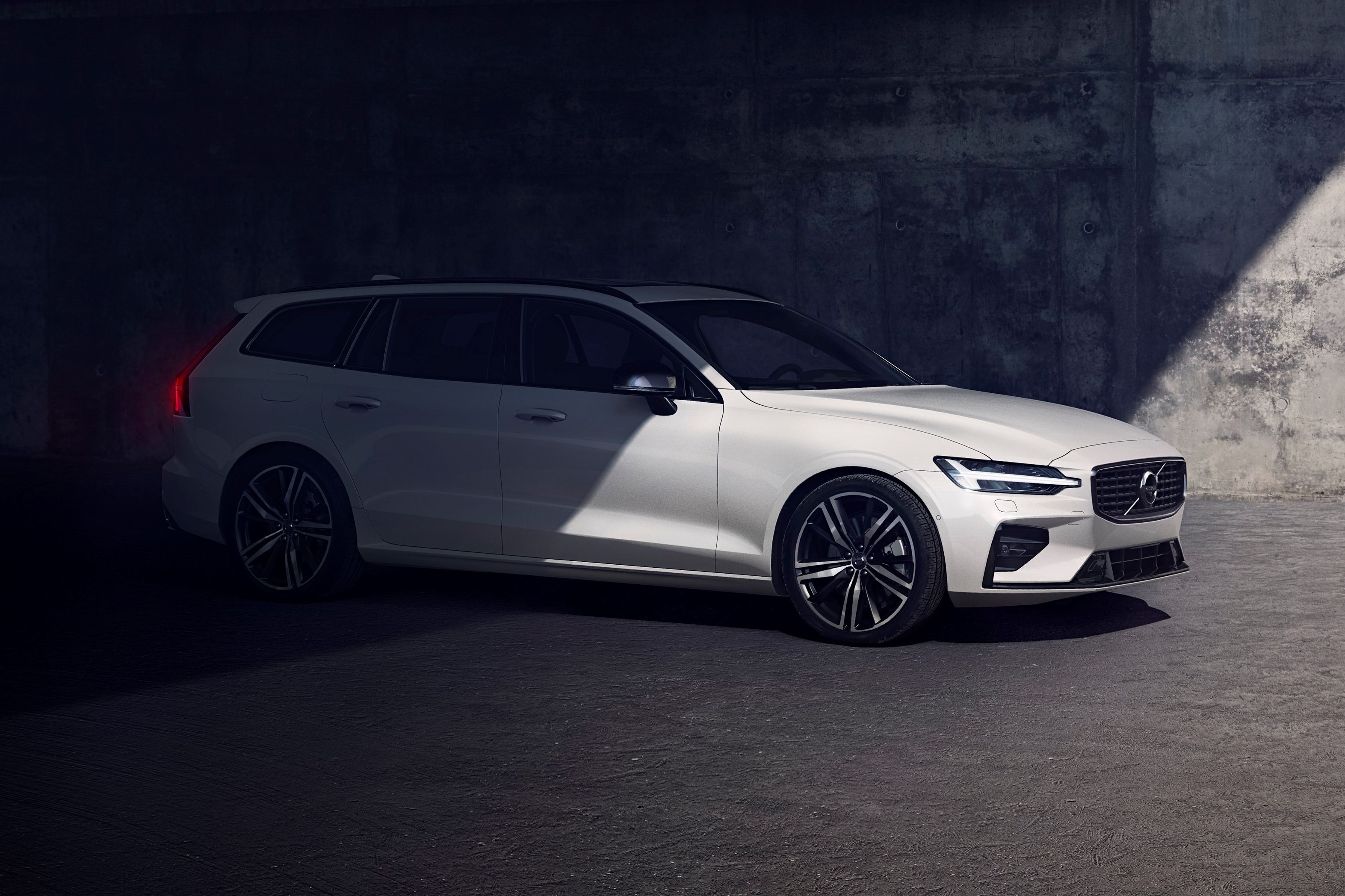 2021 Volvo V60 Review, Pricing, and Specs