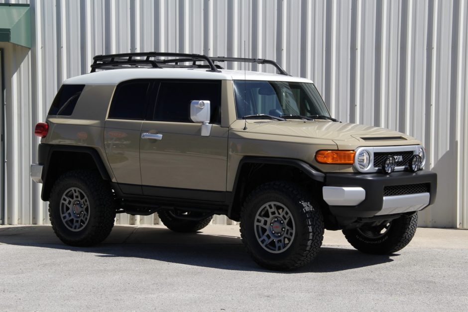 2012 Toyota FJ Cruiser 6-Speed for sale on BaT Auctions - sold for $29,000  on May 18, 2020 (Lot #31,553) | Bring a Trailer