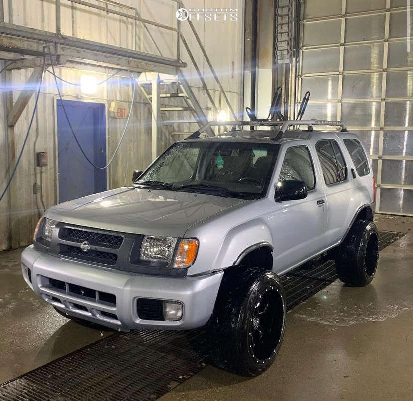 2000 Nissan Xterra with 20x12 -45 XF Offroad Xf-219 and 25/12.5R20 Toyo  Tires Proxes ST III and Leveling Kit | Custom Offsets