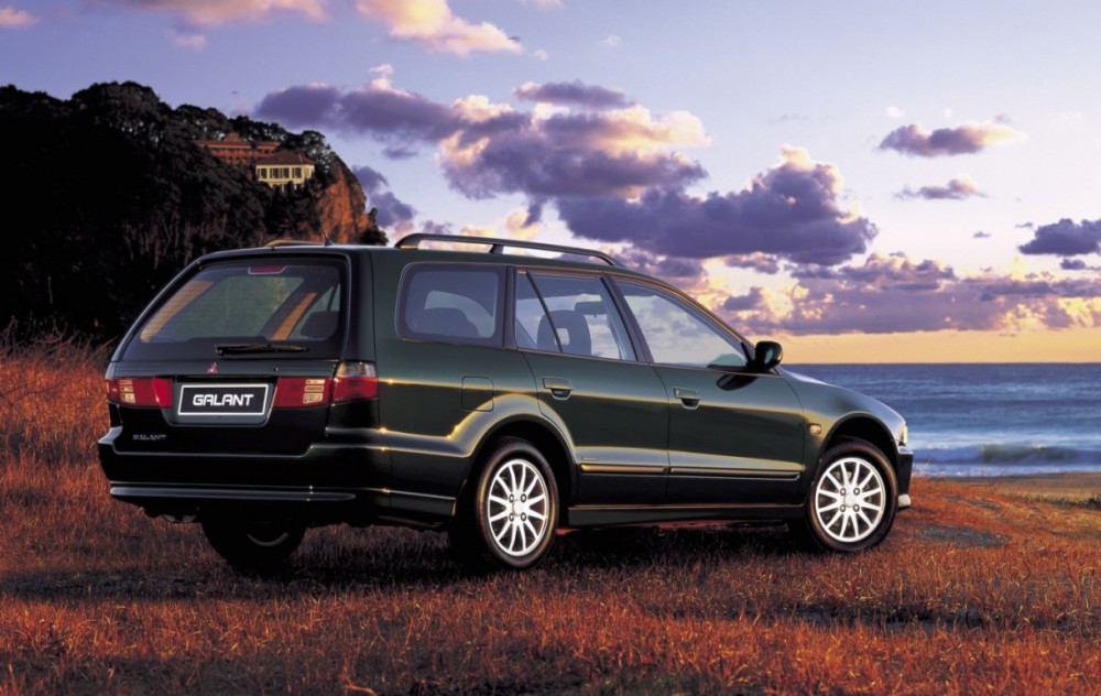 Mitsubishi Galant 1997 Estate car / wagon (1997 - 2002) reviews, technical  data, prices