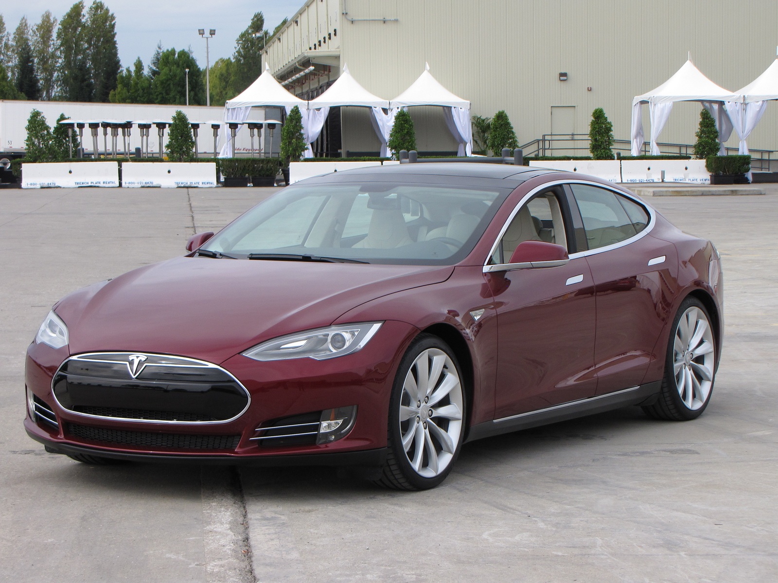 2012 Tesla Model S: EPA Range Of 265 Miles, 89 MPGe Efficiency