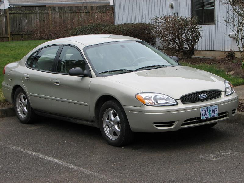 File:Ford Taurus (2005) (photograph by Theo, 2006).jpg - Wikipedia