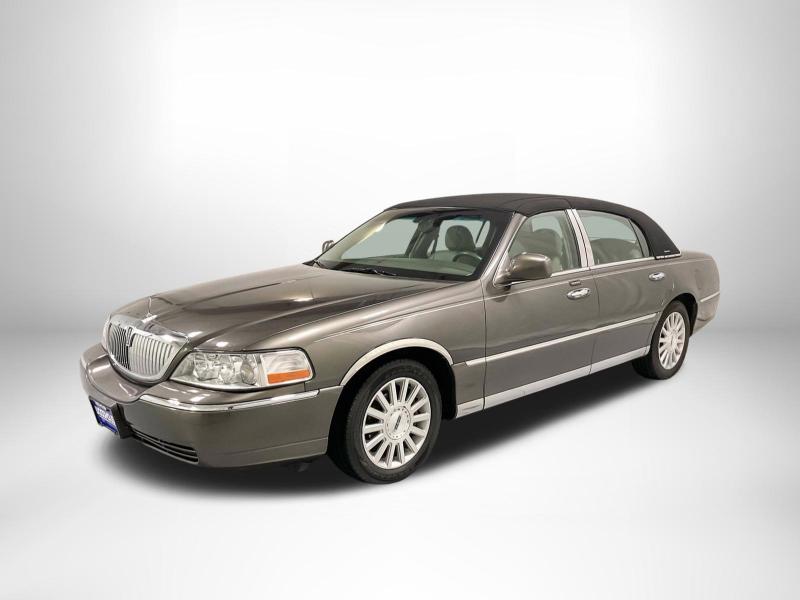 Pre-Owned 2004 Lincoln Town Car Signature 4dr Car in Omaha #A6259 |  Woodhouse